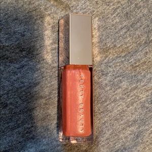 FENTY gloss bomb- Fu$$y